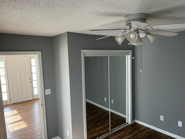 Building Photo - 109 Cypress Dr
