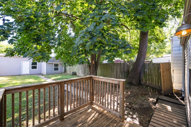 Building Photo - 951 Charles St