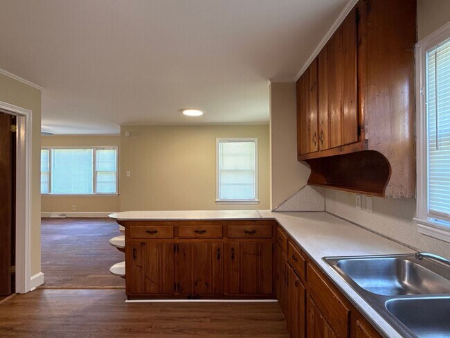 Building Photo - 3-bedroom, 1-bath Brick Home