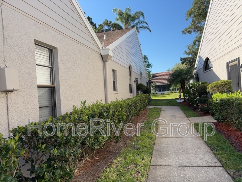 Building Photo - 5508 Salem Square Dr S