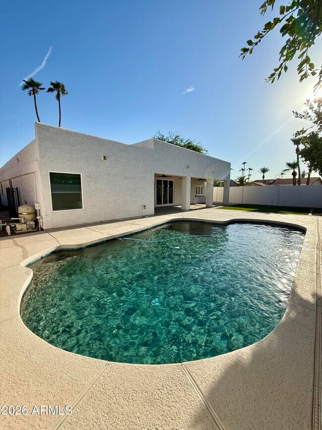 Building Photo - 8702 E San Ardo Dr