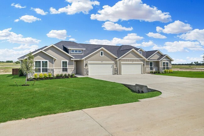 Building Photo - EDGEWOOD ESTATES NOW PRE-LEASING! LUXURIOUS DUPLEX LOCATED ON 1-ACRE LOT IN MIDLOTHIAN, TX!