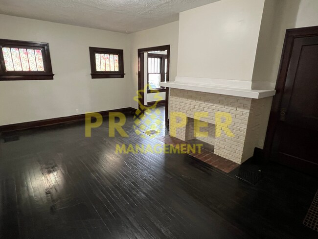 Building Photo - 2 bedroom 1.5 bathroom house for rent