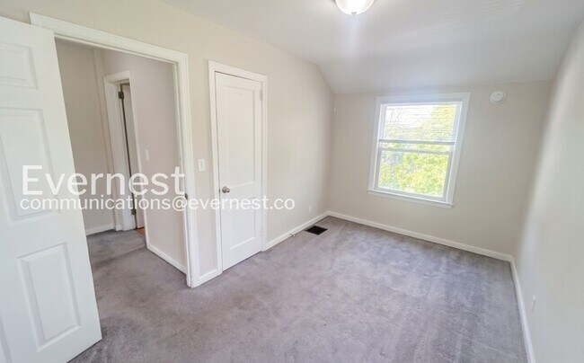 Building Photo - 969 Sheridan Ave