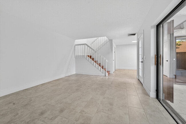 Building Photo - 1520 15th Ln