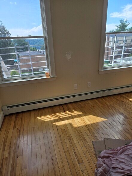 Building Photo - 385 Palisade Ave
