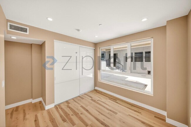 Building Photo - 227 N Burlington Ave