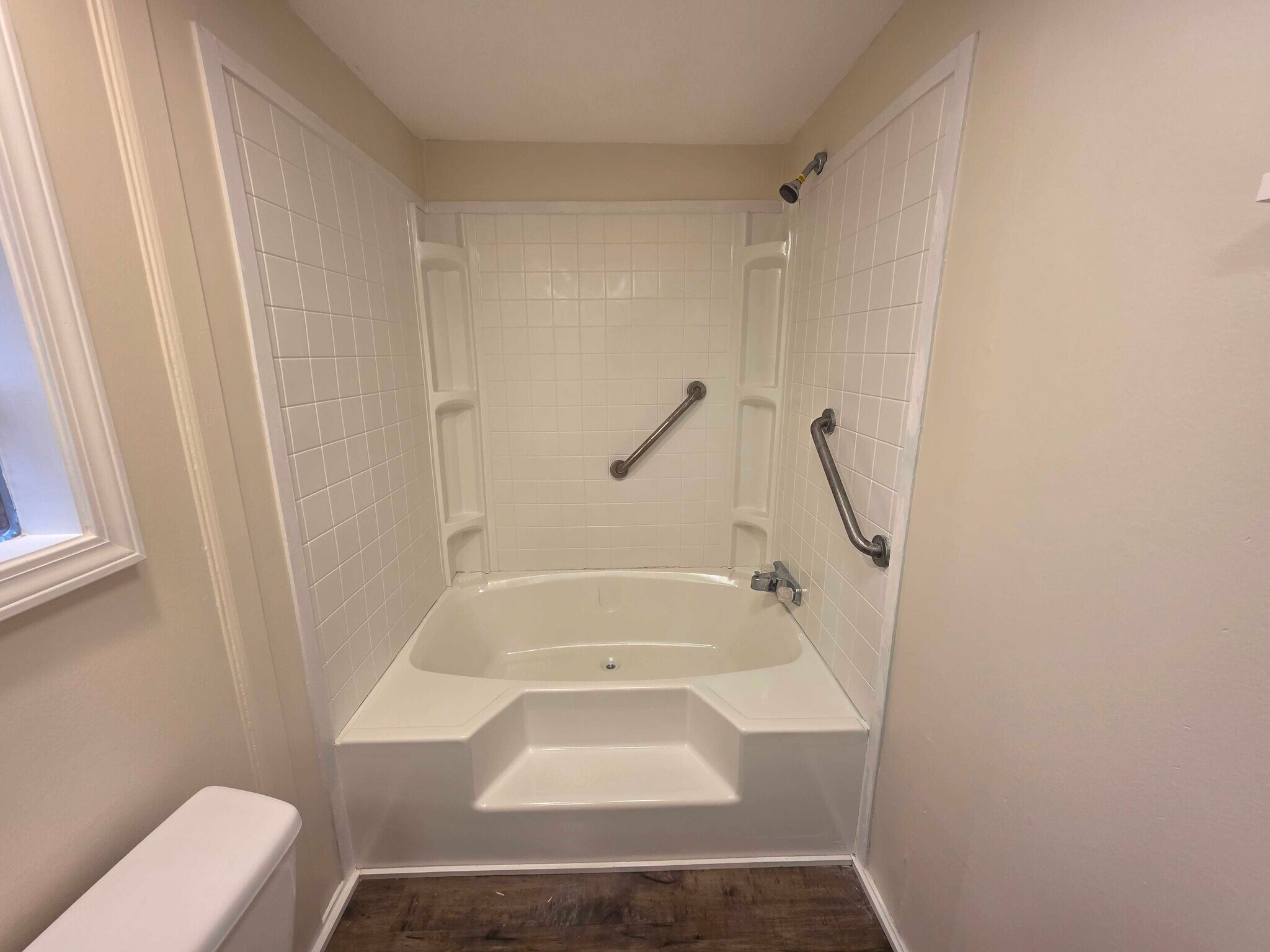 Building Photo - 3683 Pinoak St