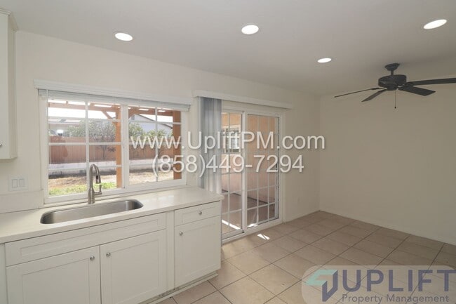 Building Photo - 4 Bedroom 2 Bath Home in the Heart of Mira Mesa.