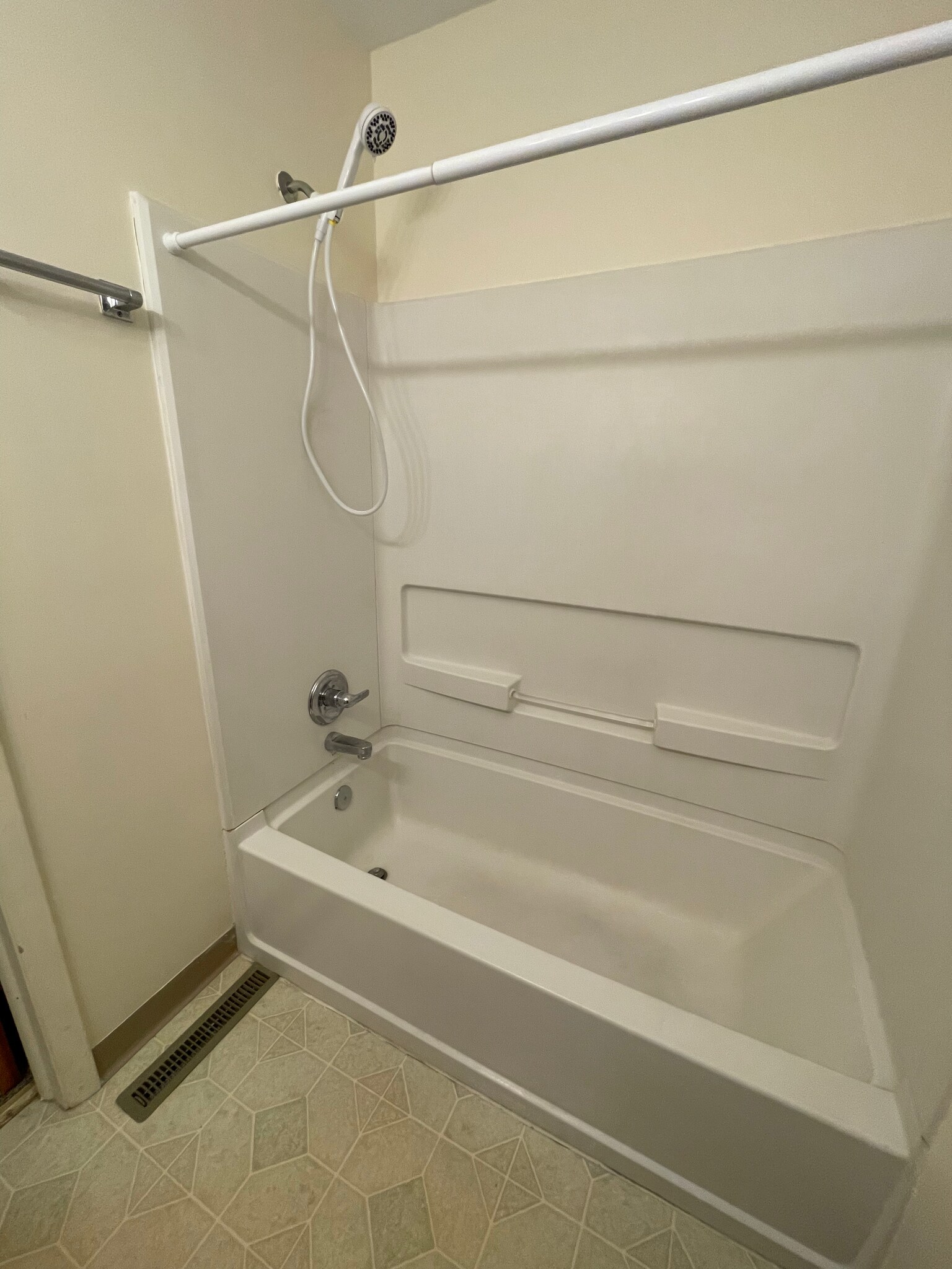 Building Photo - 156 S Chester St