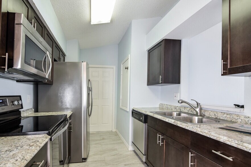 Building Photo - 1449 Mohrlake Dr