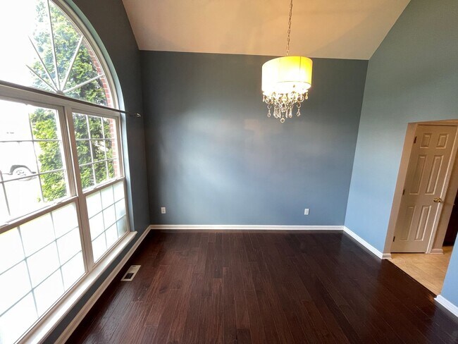 Building Photo - Amazing Home East Jefferson Co For Lease