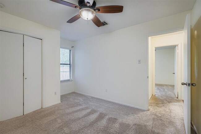 Building Photo - 9802 Briar Ridge Dr