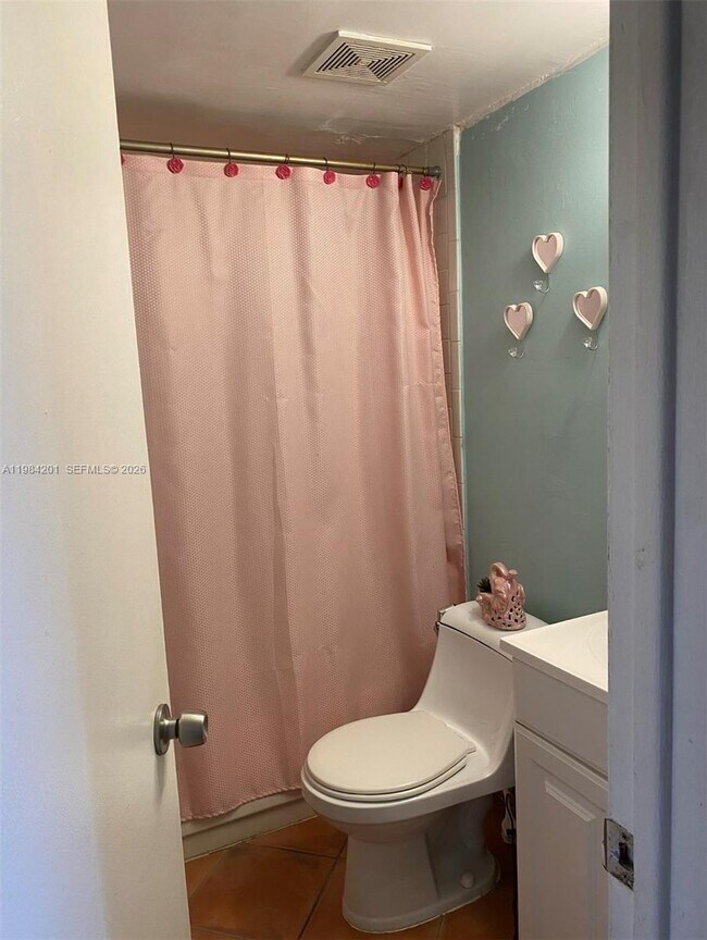 Building Photo - 1801 S Treasure Dr