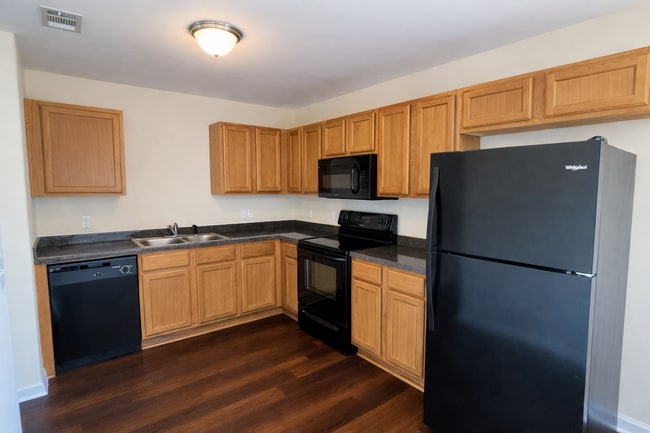 Building Photo - 14 Miller Park Cir