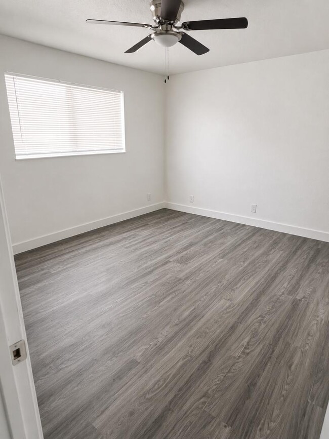 Building Photo - 870 Flagstone Way