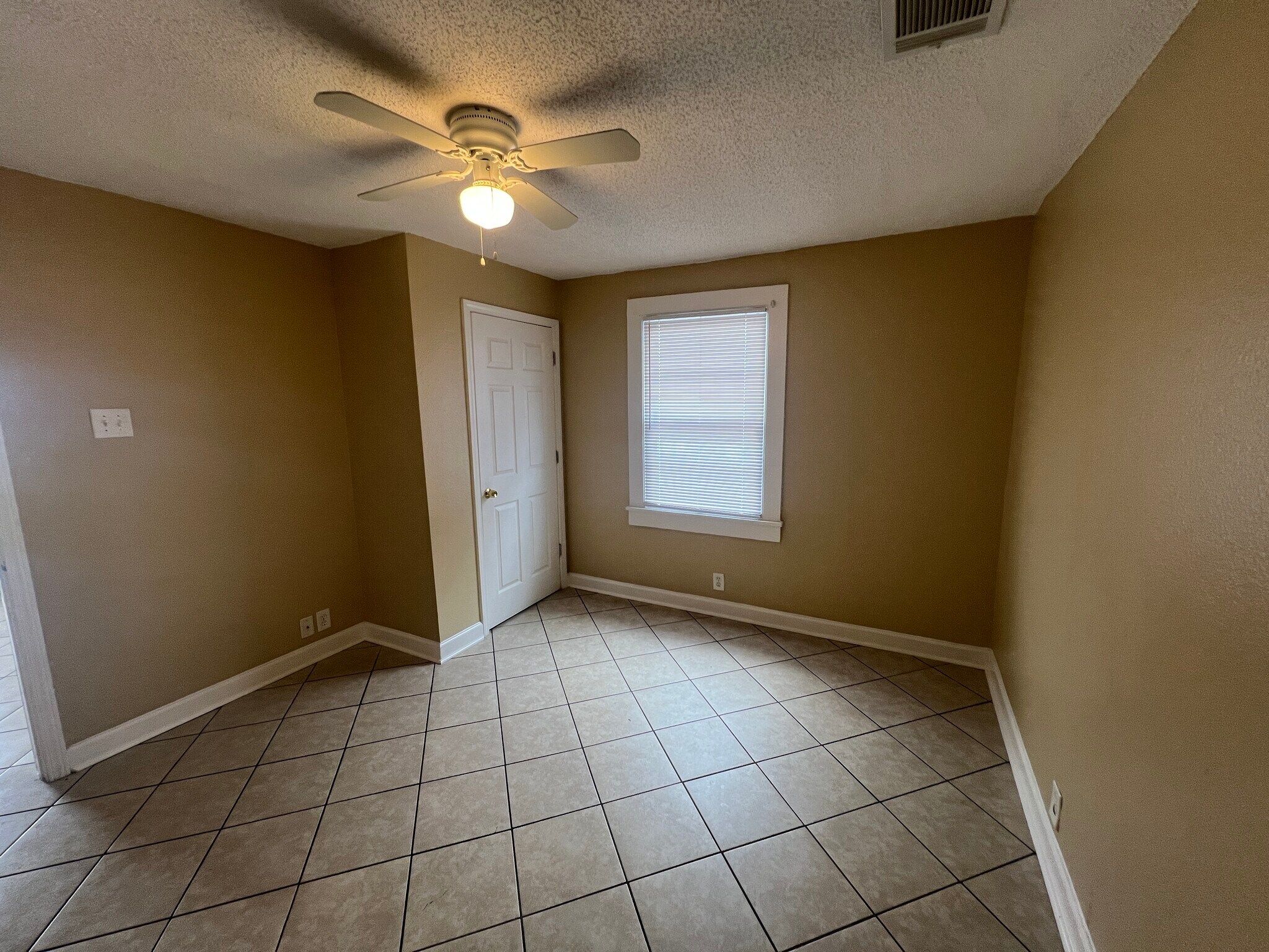 Building Photo - 1138 S Salcedo St