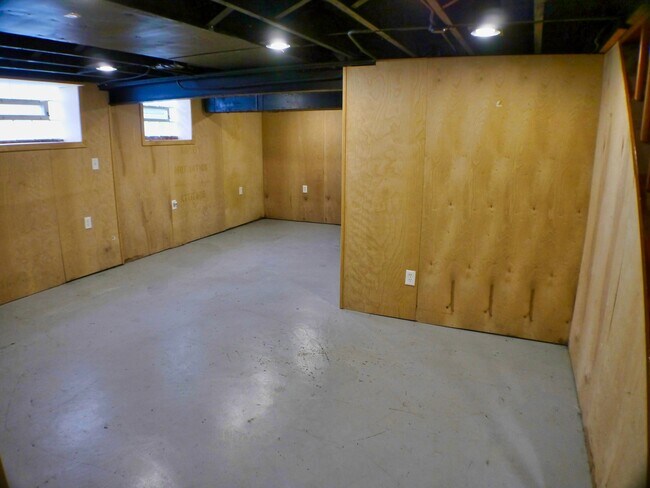 Building Photo - 9337 S Richmond Ave