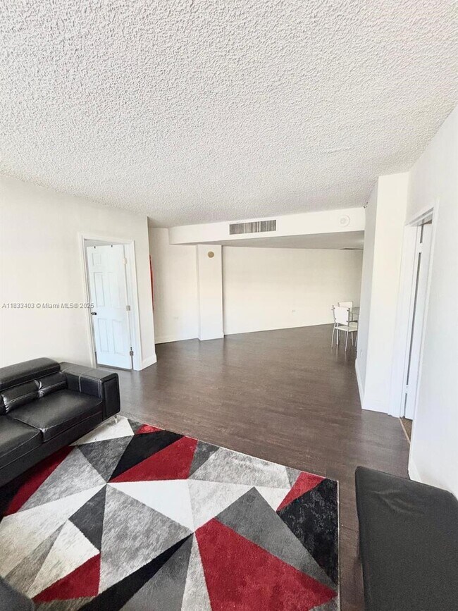 Building Photo - 801 Brickell Bay Dr