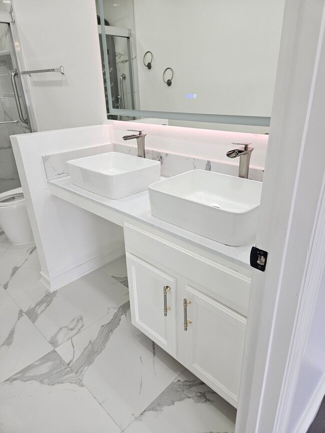 Building Photo - Stunning Fully Renovated Townhouse for rent in Land O' Lakes – Your Dream Home Awaits!