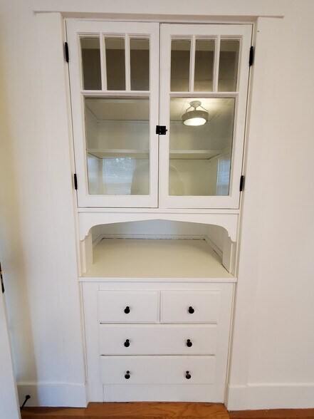 Building Photo - 25 Oak St