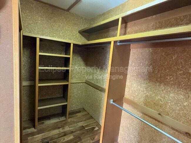 Building Photo - 2737 Sierra Vista Dr