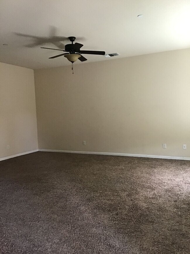 Building Photo - Beautiful Home - $200.00 of first month's rent
