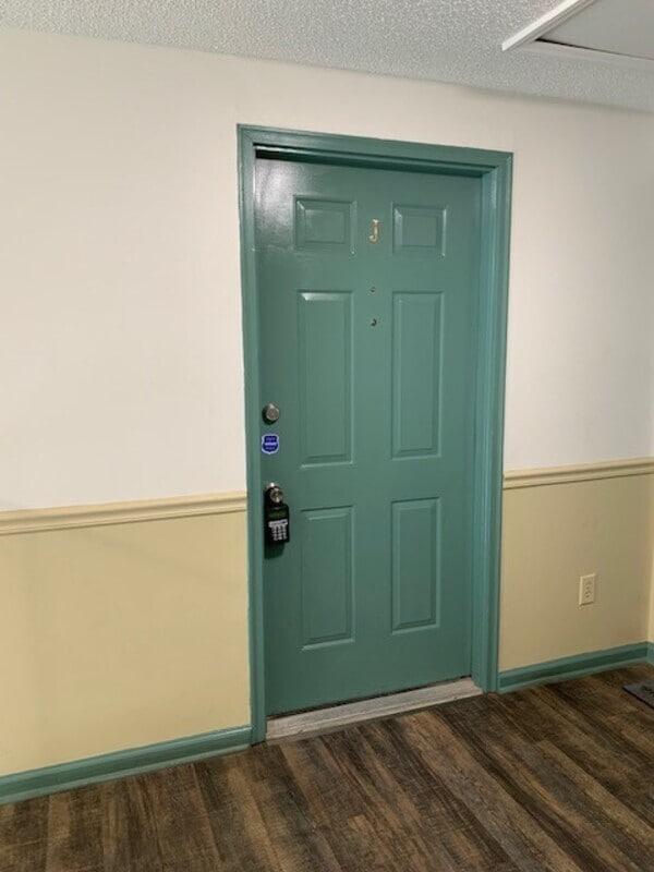 Building Photo - 1614 Arlyn Cir