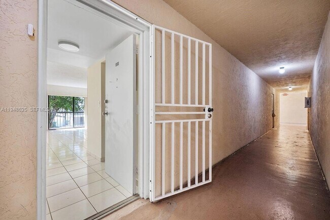 Building Photo - 995 SW 84th Ave