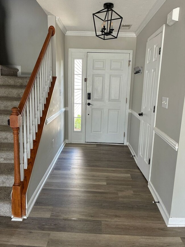 Building Photo - Walker Woods, large 4 BD and 2.5 BA