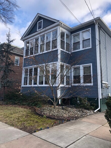 Building Photo - 216 Denison St