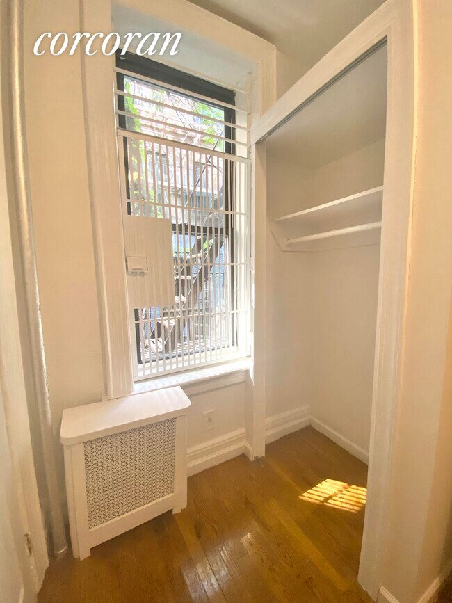 Building Photo - 413 E 70th St