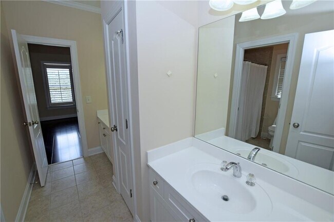 Building Photo - 76 Creekside Park Dr