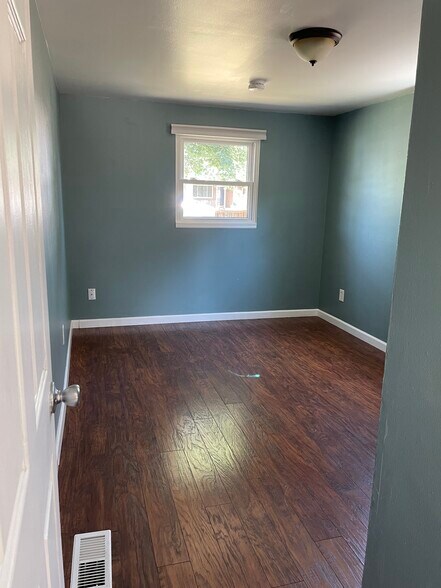 Bedroom 3 - 1335 Dallas St