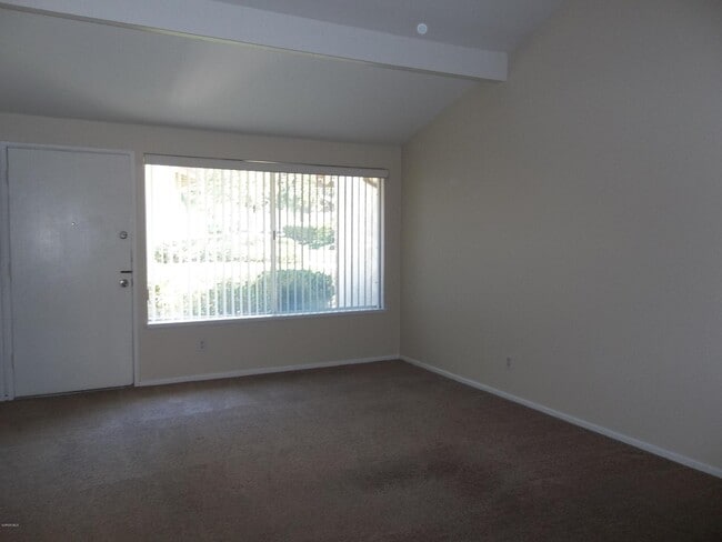 Building Photo - 1425 Ramona Dr