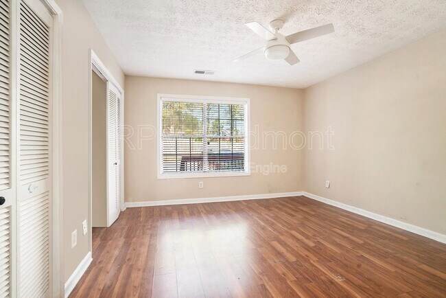 Building Photo - 5467 Park Pl S