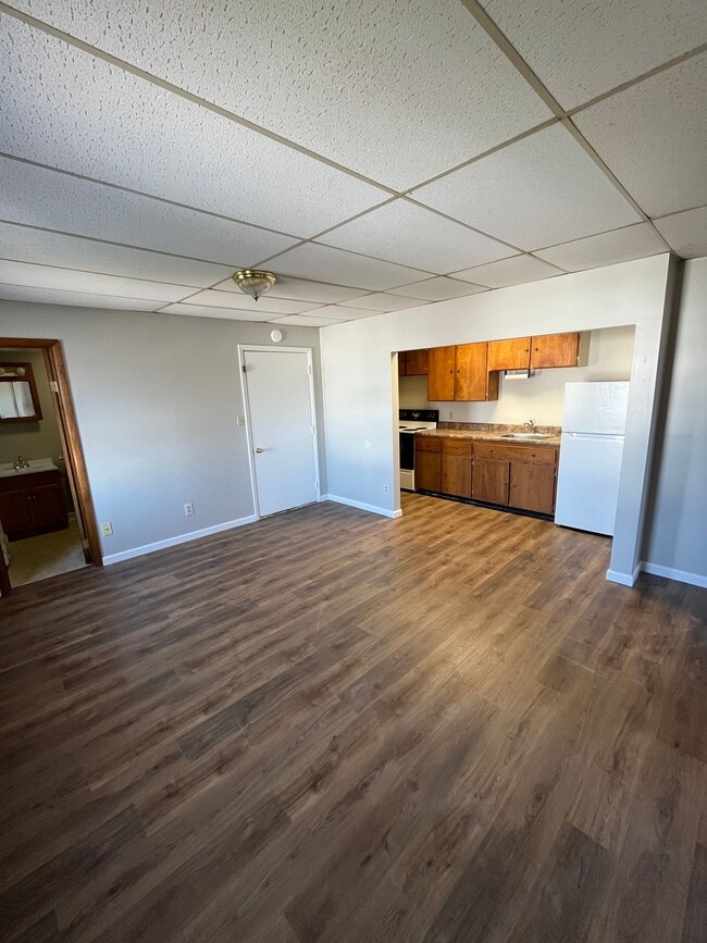 Building Photo - Utilities included!