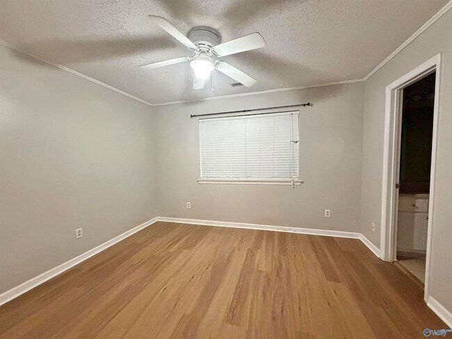Building Photo - 105 Sugarwood Ct