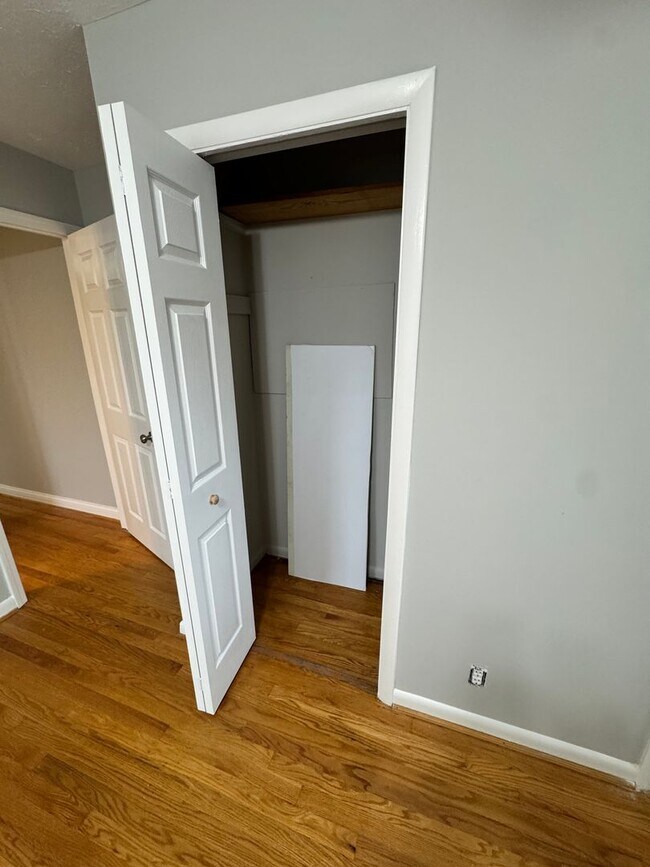 Building Photo - Spacious 4 Bedroom in Fern Creek