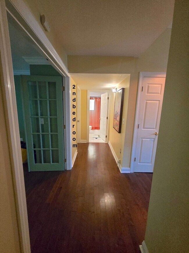 Building Photo - Rare opportunity in prestigious Hiram Square! First floor, condominium with 2-bedrooms & bonus ro...