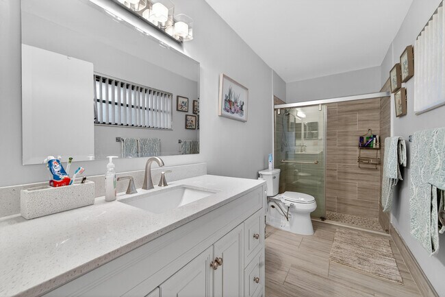 Building Photo - 6220 Kings Gate Cir