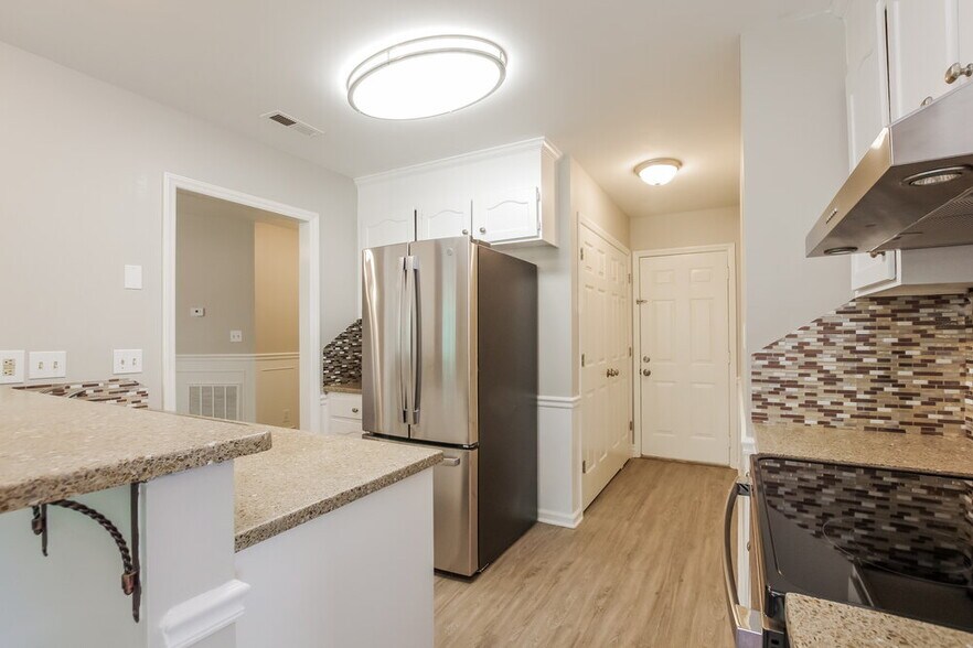 Building Photo - 6007 Brick Landing Dr