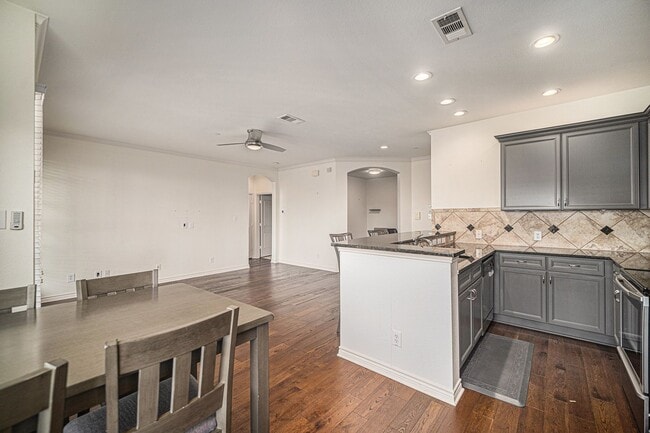 Building Photo - Downtown Fort Worth Condo with Office!
