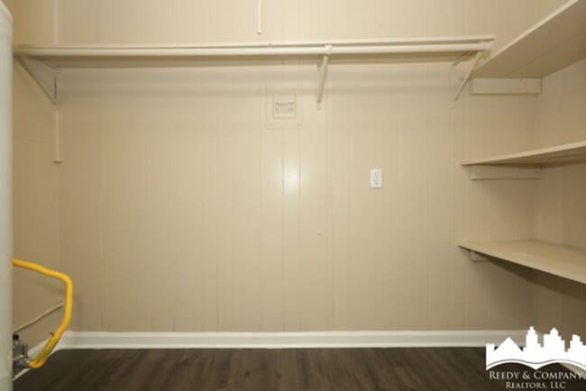 Building Photo - 6465 Forest Glen Dr