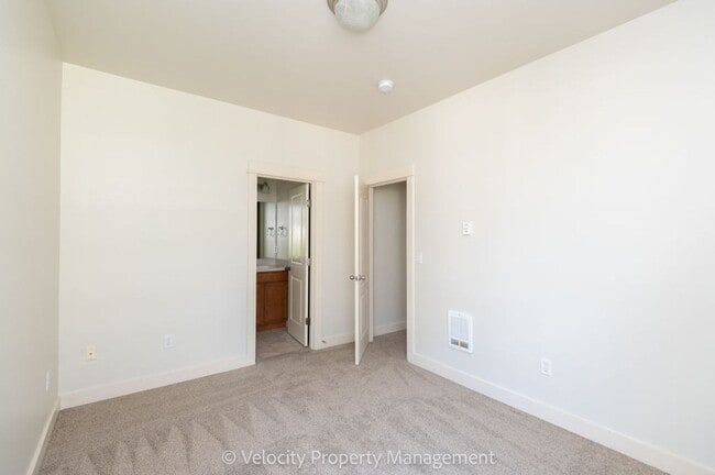 Building Photo - M56
