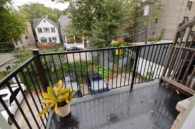 Building Photo - 1343 W Winona St