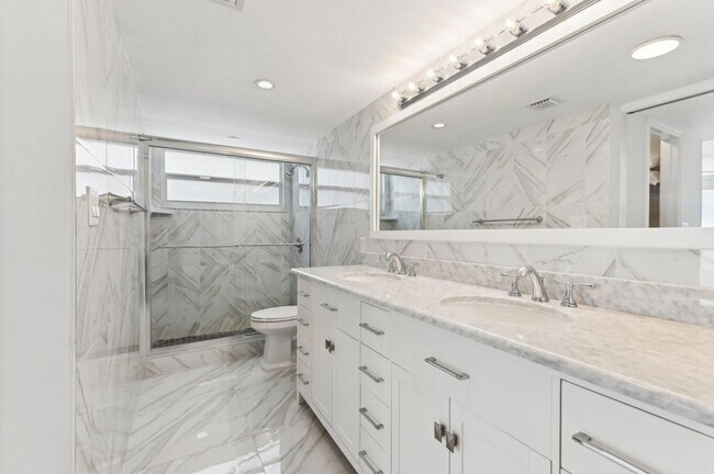 Building Photo - 3580 S Ocean Blvd