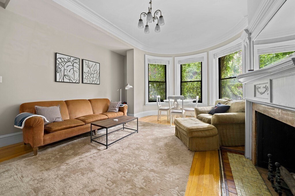 Building Photo - 421 Marlborough St