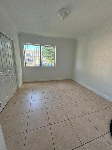 Building Photo - 120 SW 18th Ct