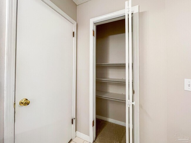 Building Photo - 9049 Bluebay Ln